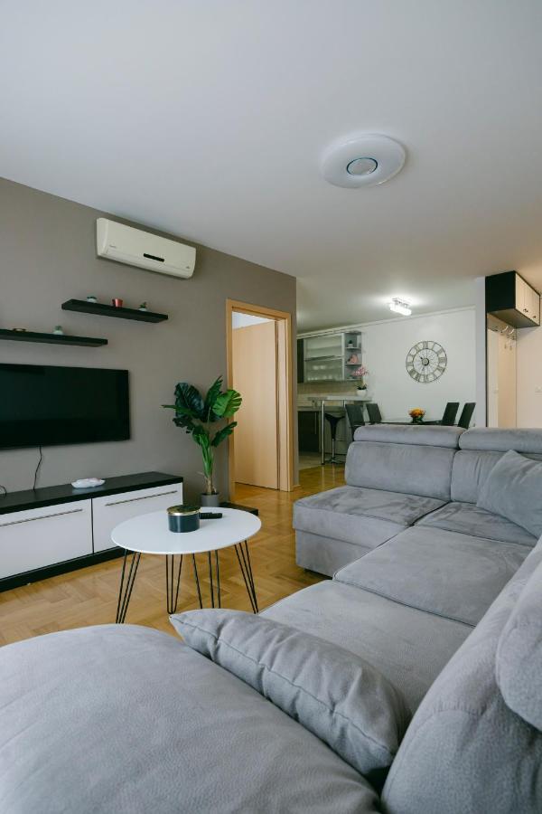 Ladenta Apartman*** ザグレブ エクステリア 写真